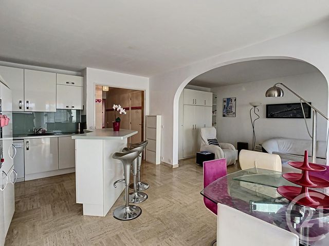 Afficher la photo en grand Appartement F4 à vendre - 4 pièces - 82.0 m2 - CANNES - 06 - PROVENCE-ALPES-COTE-D-AZUR - Century 21 Adhère Transactions