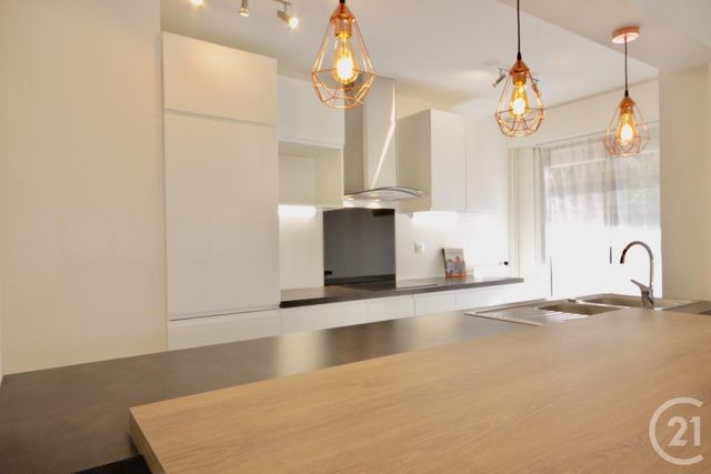 Afficher la photo en grand Appartement F3 à vendre - 3 pièces - 78.0 m2 - CANNES - 06 - PROVENCE-ALPES-COTE-D-AZUR - Century 21 Adhère Transactions