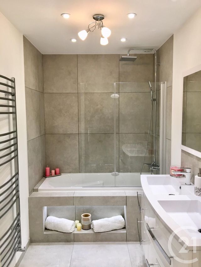 Afficher la photo en grand Appartement F3 à vendre - 3 pièces - 78.0 m2 - CANNES - 06 - PROVENCE-ALPES-COTE-D-AZUR - Century 21 Adhère Transactions