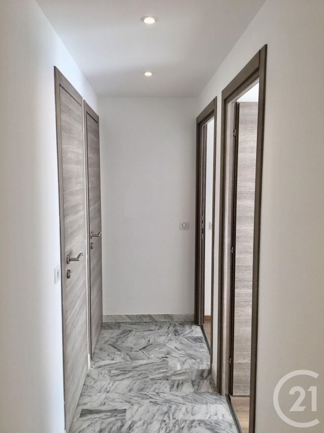 Afficher la photo en grand Appartement F3 à vendre - 3 pièces - 78.0 m2 - CANNES - 06 - PROVENCE-ALPES-COTE-D-AZUR - Century 21 Adhère Transactions