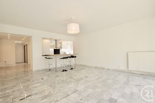 Afficher la photo en grand Appartement F3 à vendre - 3 pièces - 78.0 m2 - CANNES - 06 - PROVENCE-ALPES-COTE-D-AZUR - Century 21 Adhère Transactions