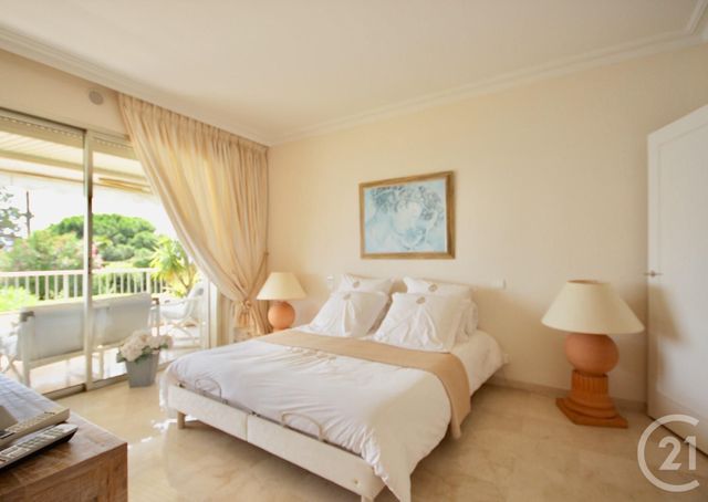 Afficher la photo en grand Appartement F4 à vendre - 4 pièces - 125.0 m2 - CANNES - 06 - PROVENCE-ALPES-COTE-D-AZUR - Century 21 Adhère Transactions