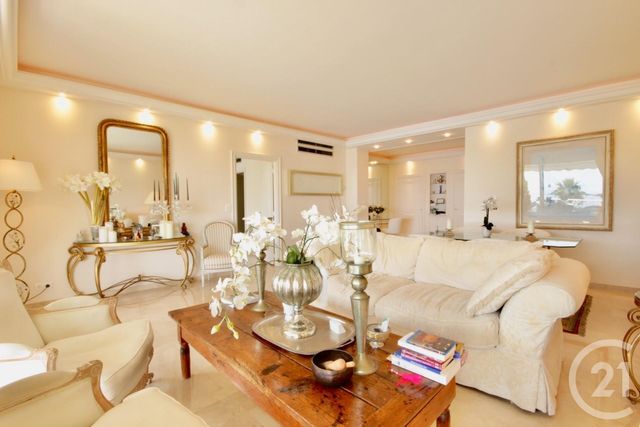 Afficher la photo en grand Appartement F4 à vendre - 4 pièces - 125.0 m2 - CANNES - 06 - PROVENCE-ALPES-COTE-D-AZUR - Century 21 Adhère Transactions