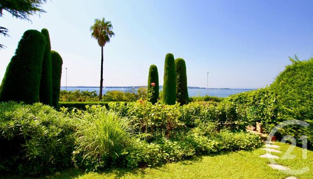 Appartement F5 à vendre - 4 pièces - 136.0 m2 - CANNES - 06 - PROVENCE-ALPES-COTE-D-AZUR - Century 21 Adhère Transactions Appartement F5 à vendre - 4 pièces - 136.0 m2 - CANNES - 06 - PROVENCE-ALPES-COTE-D-AZUR - Century 21 Adhère Transactions