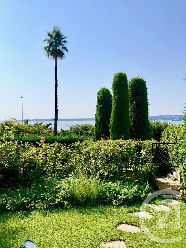 Appartement F5 à vendre - 4 pièces - 136.0 m2 - CANNES - 06 - PROVENCE-ALPES-COTE-D-AZUR - Century 21 Adhère Transactions Appartement F5 à vendre - 4 pièces - 136.0 m2 - CANNES - 06 - PROVENCE-ALPES-COTE-D-AZUR - Century 21 Adhère Transactions