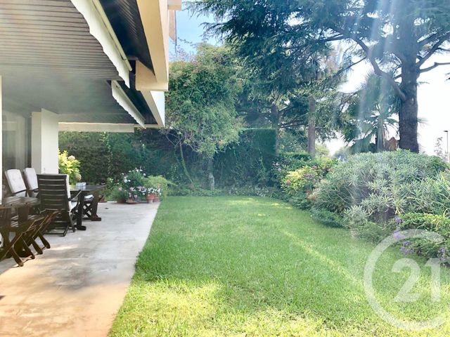Appartement F5 à vendre - 4 pièces - 136.0 m2 - CANNES - 06 - PROVENCE-ALPES-COTE-D-AZUR - Century 21 Adhère Transactions Appartement F5 à vendre - 4 pièces - 136.0 m2 - CANNES - 06 - PROVENCE-ALPES-COTE-D-AZUR - Century 21 Adhère Transactions