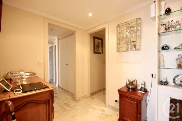 Afficher la photo en grand Appartement F3 à vendre - 3 pièces - 80.0 m2 - CANNES - 06 - PROVENCE-ALPES-COTE-D-AZUR - Century 21 Adhère Transactions