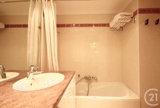 Afficher la photo en grand Appartement F3 à vendre - 3 pièces - 80.0 m2 - CANNES - 06 - PROVENCE-ALPES-COTE-D-AZUR - Century 21 Adhère Transactions