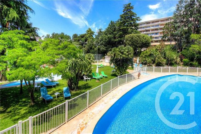 Afficher la photo en grand Appartement F4 à vendre - 4 pièces - 125.0 m2 - CANNES - 06 - PROVENCE-ALPES-COTE-D-AZUR - Century 21 Adhère Transactions