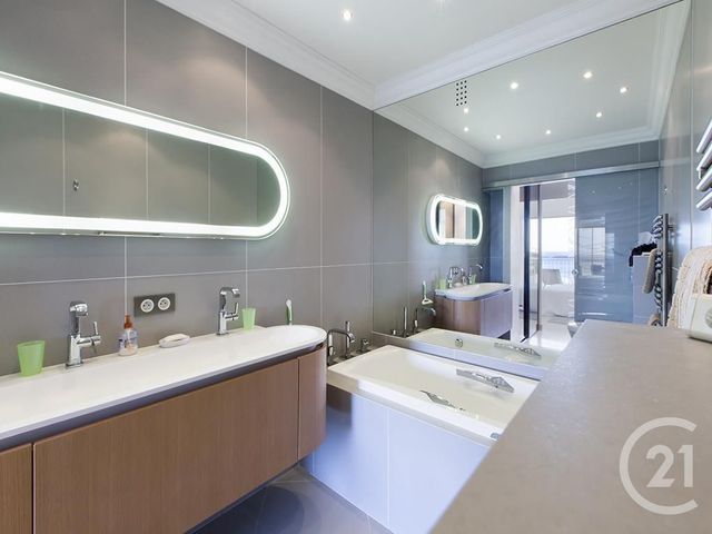 Afficher la photo en grand Appartement F4 à vendre - 4 pièces - 125.0 m2 - CANNES - 06 - PROVENCE-ALPES-COTE-D-AZUR - Century 21 Adhère Transactions