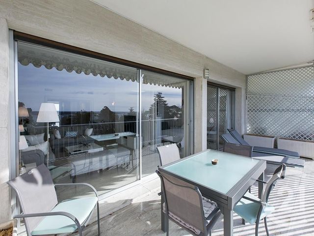 Afficher la photo en grand Appartement F4 à vendre - 4 pièces - 125.0 m2 - CANNES - 06 - PROVENCE-ALPES-COTE-D-AZUR - Century 21 Adhère Transactions