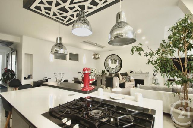 Afficher la photo en grand Appartement F5 à vendre - 5 pièces - 160.0 m2 - CANNES - 06 - PROVENCE-ALPES-COTE-D-AZUR - Century 21 Adhère Transactions