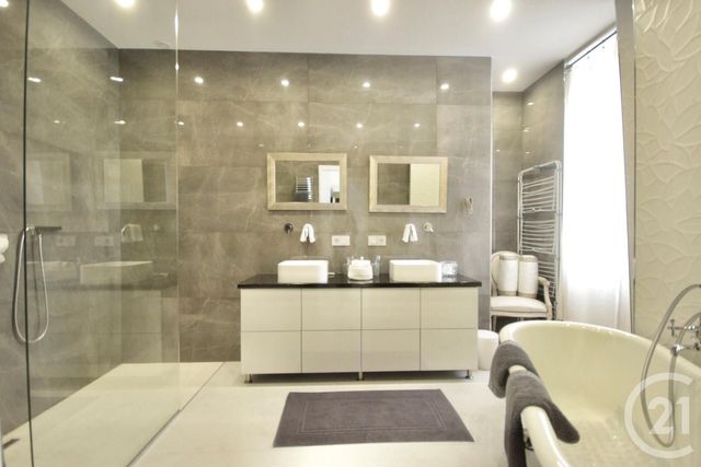 Afficher la photo en grand Appartement F5 à vendre - 5 pièces - 160.0 m2 - CANNES - 06 - PROVENCE-ALPES-COTE-D-AZUR - Century 21 Adhère Transactions