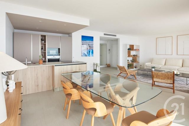 Afficher la photo en grand Appartement F4 à vendre - 4 pièces - 112.0 m2 - CANNES - 06 - PROVENCE-ALPES-COTE-D-AZUR - Century 21 Adhère Transactions