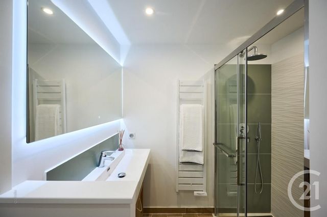 Afficher la photo en grand Appartement F4 à vendre - 4 pièces - 112.0 m2 - CANNES - 06 - PROVENCE-ALPES-COTE-D-AZUR - Century 21 Adhère Transactions