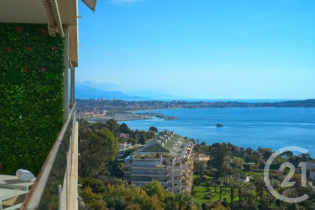 Afficher la photo en grand Appartement F4 à vendre - 4 pièces - 112.0 m2 - CANNES - 06 - PROVENCE-ALPES-COTE-D-AZUR - Century 21 Adhère Transactions
