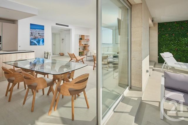 Afficher la photo en grand Appartement F4 à vendre - 4 pièces - 112.0 m2 - CANNES - 06 - PROVENCE-ALPES-COTE-D-AZUR - Century 21 Adhère Transactions