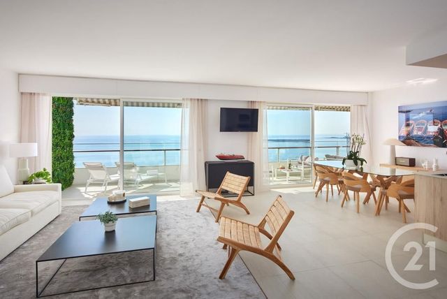 Afficher la photo en grand Appartement F4 à vendre - 4 pièces - 112.0 m2 - CANNES - 06 - PROVENCE-ALPES-COTE-D-AZUR - Century 21 Adhère Transactions