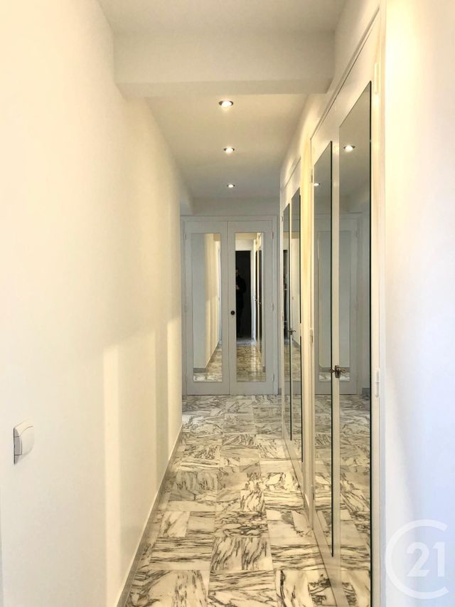 Afficher la photo en grand Appartement F3 à vendre - 3 pièces - 62.17 m2 - CANNES - 06 - PROVENCE-ALPES-COTE-D-AZUR - Century 21 Adhère Transactions