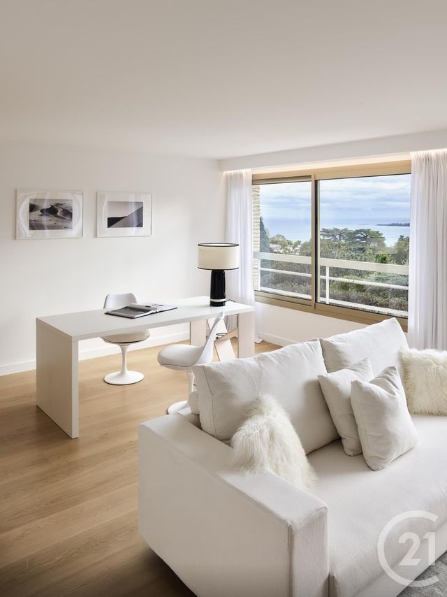 Afficher la photo en grand Appartement F5 à vendre - 5 pièces - 330.0 m2 - CANNES - 06 - PROVENCE-ALPES-COTE-D-AZUR - Century 21 Adhère Transactions