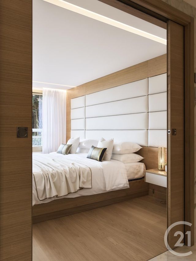 Afficher la photo en grand Appartement F5 à vendre - 5 pièces - 330.0 m2 - CANNES - 06 - PROVENCE-ALPES-COTE-D-AZUR - Century 21 Adhère Transactions