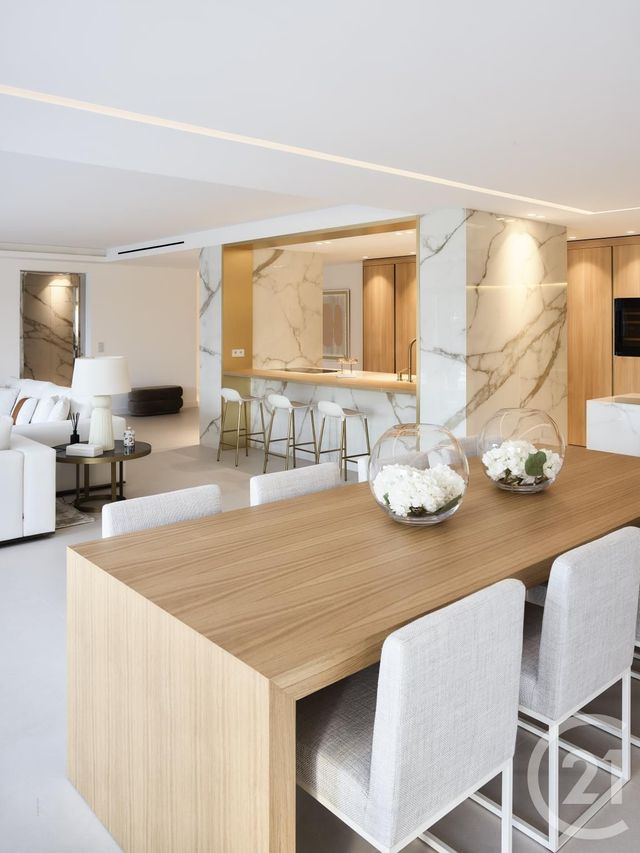 Afficher la photo en grand Appartement F5 à vendre - 5 pièces - 330.0 m2 - CANNES - 06 - PROVENCE-ALPES-COTE-D-AZUR - Century 21 Adhère Transactions