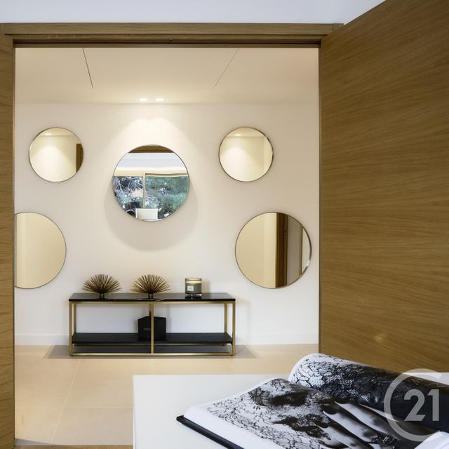 Afficher la photo en grand Appartement F5 à vendre - 5 pièces - 330.0 m2 - CANNES - 06 - PROVENCE-ALPES-COTE-D-AZUR - Century 21 Adhère Transactions