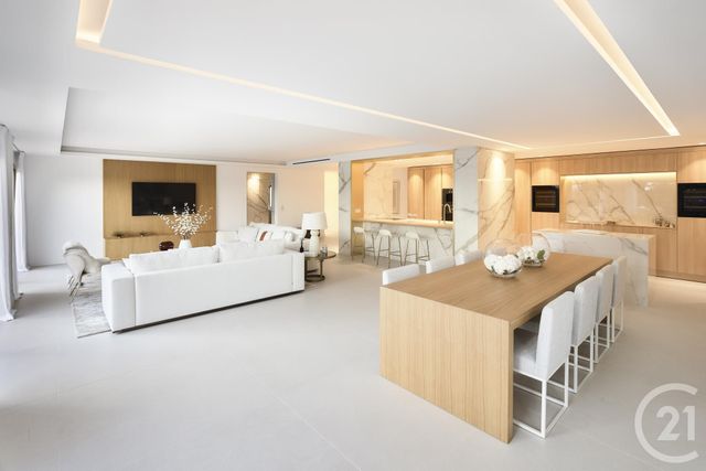 Afficher la photo en grand Appartement F5 à vendre - 5 pièces - 330.0 m2 - CANNES - 06 - PROVENCE-ALPES-COTE-D-AZUR - Century 21 Adhère Transactions