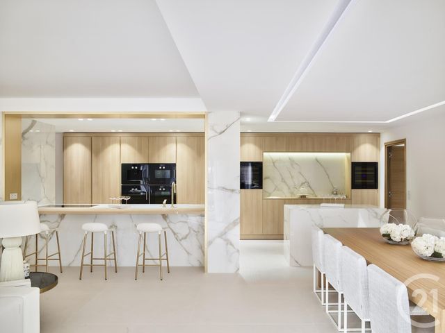 Afficher la photo en grand Appartement F5 à vendre - 5 pièces - 330.0 m2 - CANNES - 06 - PROVENCE-ALPES-COTE-D-AZUR - Century 21 Adhère Transactions