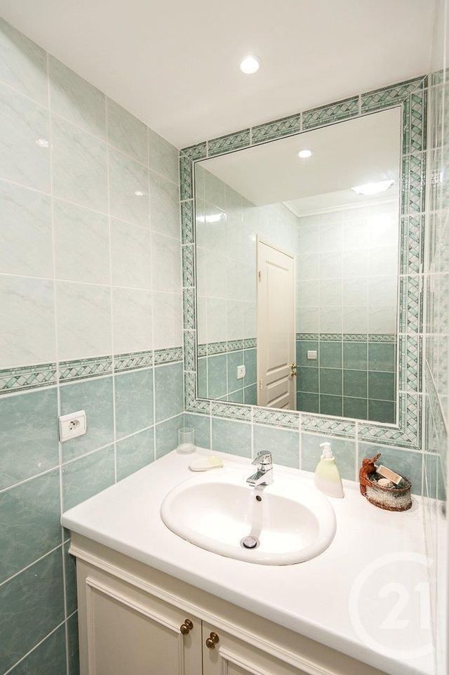 Afficher la photo en grand Appartement F5 à vendre - 5 pièces - 127.0 m2 - CANNES - 06 - PROVENCE-ALPES-COTE-D-AZUR - Century 21 Adhère Transactions