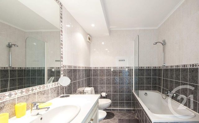 Afficher la photo en grand Appartement F5 à vendre - 5 pièces - 127.0 m2 - CANNES - 06 - PROVENCE-ALPES-COTE-D-AZUR - Century 21 Adhère Transactions