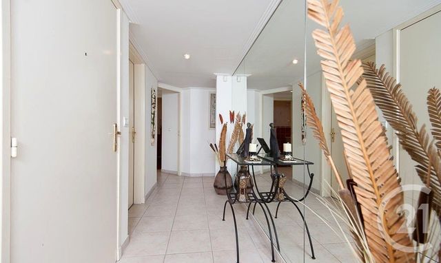 Afficher la photo en grand Appartement F5 à vendre - 5 pièces - 127.0 m2 - CANNES - 06 - PROVENCE-ALPES-COTE-D-AZUR - Century 21 Adhère Transactions