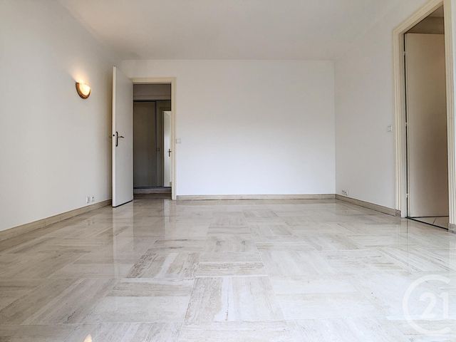 Afficher la photo en grand Appartement F3 à vendre - 3 pièces - 80.0 m2 - CANNES - 06 - PROVENCE-ALPES-COTE-D-AZUR - Century 21 Adhère Transactions