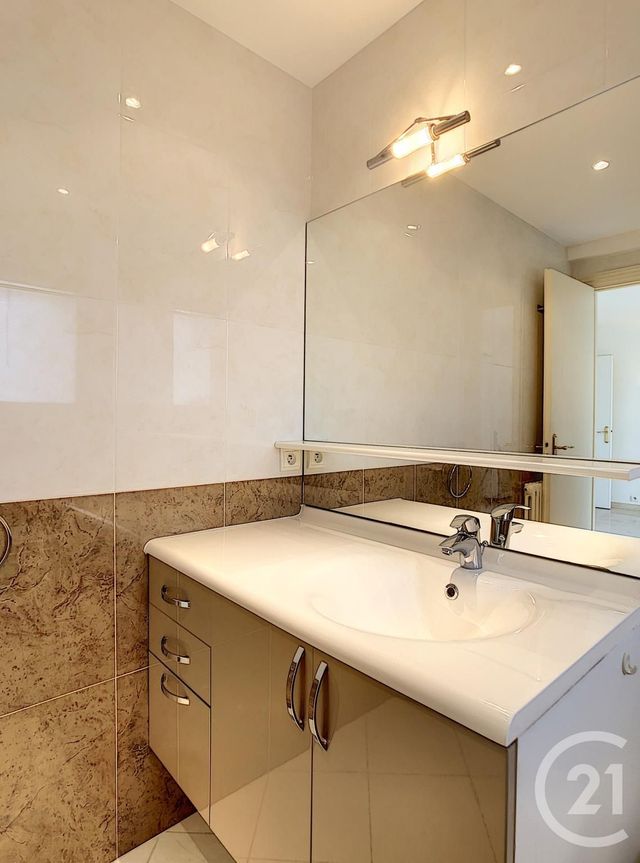 Afficher la photo en grand Appartement F3 à vendre - 3 pièces - 80.0 m2 - CANNES - 06 - PROVENCE-ALPES-COTE-D-AZUR - Century 21 Adhère Transactions