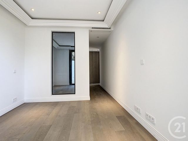 Afficher la photo en grand Appartement F4 à vendre - 4 pièces - 130.0 m2 - CANNES - 06 - PROVENCE-ALPES-COTE-D-AZUR - Century 21 Adhère Transactions
