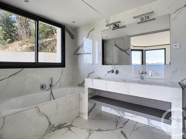 Afficher la photo en grand Appartement F4 à vendre - 4 pièces - 130.0 m2 - CANNES - 06 - PROVENCE-ALPES-COTE-D-AZUR - Century 21 Adhère Transactions
