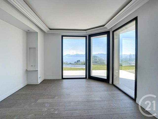 Afficher la photo en grand Appartement F4 à vendre - 4 pièces - 130.0 m2 - CANNES - 06 - PROVENCE-ALPES-COTE-D-AZUR - Century 21 Adhère Transactions