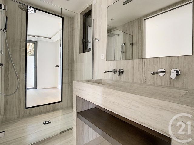 Afficher la photo en grand Appartement F4 à vendre - 4 pièces - 130.0 m2 - CANNES - 06 - PROVENCE-ALPES-COTE-D-AZUR - Century 21 Adhère Transactions