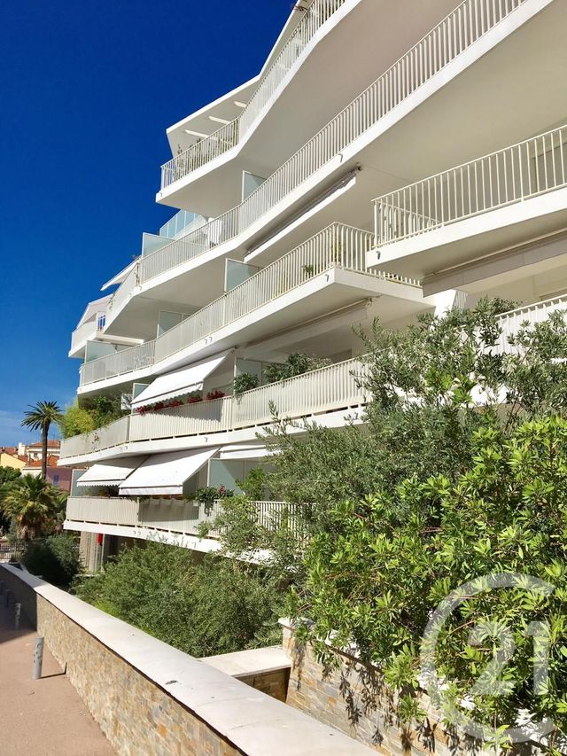 Afficher la photo en grand Appartement F1 à vendre - 1 pièce - 25.0 m2 - CANNES - 06 - PROVENCE-ALPES-COTE-D-AZUR - Century 21 Adhère Transactions