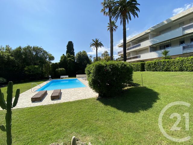 Afficher la photo en grand Appartement F3 à vendre - 3 pièces - 75.0 m2 - CANNES - 06 - PROVENCE-ALPES-COTE-D-AZUR - Century 21 Adhère Transactions