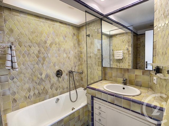 Afficher la photo en grand Appartement F4 à vendre - 4 pièces - 107.0 m2 - CANNES - 06 - PROVENCE-ALPES-COTE-D-AZUR - Century 21 Adhère Transactions