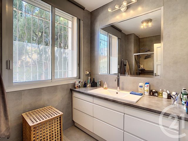 Afficher la photo en grand Appartement F3 à vendre - 3 pièces - 111.82 m2 - CANNES - 06 - PROVENCE-ALPES-COTE-D-AZUR - Century 21 Adhère Transactions