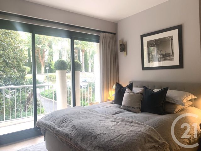 Afficher la photo en grand Appartement F4 à vendre - 4 pièces - 104.0 m2 - CANNES - 06 - PROVENCE-ALPES-COTE-D-AZUR - Century 21 Adhère Transactions