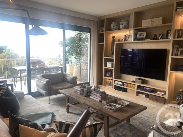 Afficher la photo en grand Appartement F4 à vendre - 4 pièces - 104.0 m2 - CANNES - 06 - PROVENCE-ALPES-COTE-D-AZUR - Century 21 Adhère Transactions