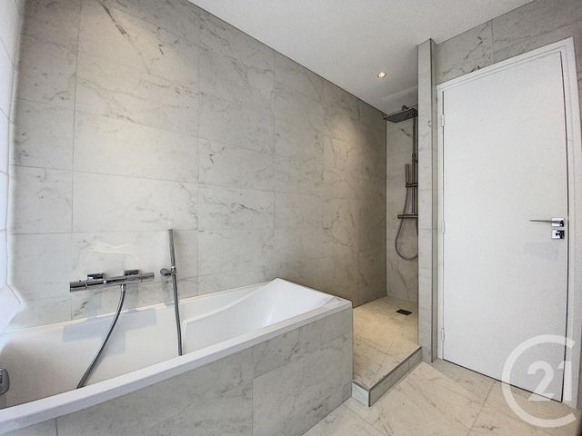 Afficher la photo en grand Appartement F3 à vendre - 3 pièces - 91.0 m2 - CANNES - 06 - PROVENCE-ALPES-COTE-D-AZUR - Century 21 Adhère Transactions