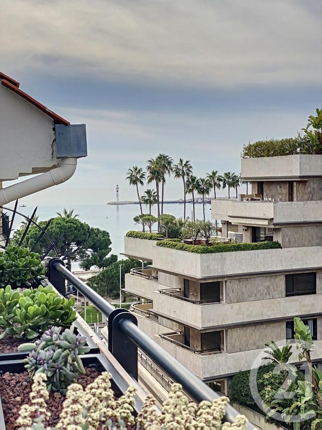 Afficher la photo en grand Appartement F3 à vendre - 3 pièces - 91.0 m2 - CANNES - 06 - PROVENCE-ALPES-COTE-D-AZUR - Century 21 Adhère Transactions