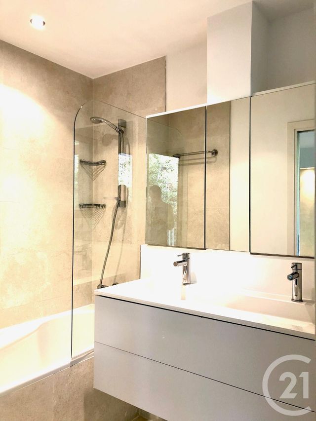 Afficher la photo en grand Appartement F4 à vendre - 4 pièces - 128.0 m2 - CANNES - 06 - PROVENCE-ALPES-COTE-D-AZUR - Century 21 Adhère Transactions