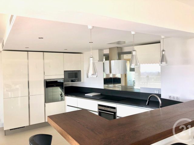 Afficher la photo en grand Appartement F4 à vendre - 4 pièces - 128.0 m2 - CANNES - 06 - PROVENCE-ALPES-COTE-D-AZUR - Century 21 Adhère Transactions