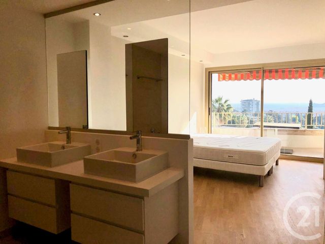 Afficher la photo en grand Appartement F4 à vendre - 4 pièces - 128.0 m2 - CANNES - 06 - PROVENCE-ALPES-COTE-D-AZUR - Century 21 Adhère Transactions