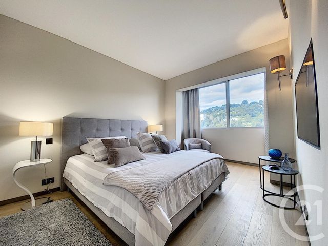 Appartement F5 à vendre - 5 pièces - 180.0 m2 - CANNES - 06 - PROVENCE-ALPES-COTE-D-AZUR - Century 21 Adhère Transactions Appartement F5 à vendre - 5 pièces - 180.0 m2 - CANNES - 06 - PROVENCE-ALPES-COTE-D-AZUR - Century 21 Adhère Transactions